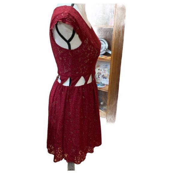 Anthropologie Lovers+Friends Lace MiniDress Cut-Out Waist Stretchy Lined Red XS - Picture 6 of 13